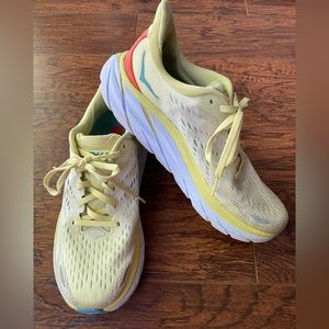 Hoka Women’s Clifton 8 size 7 yellow pear sweet corn running shoes sneakers